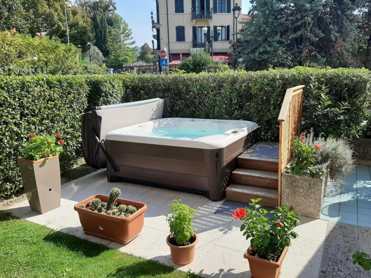 Front Lake Studio With Loft Bed And Pool Бардолино Екстериор снимка